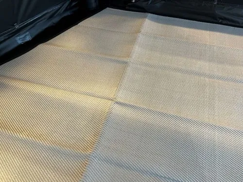 Telta Life/Estate 390 Teppich - Der Telta Life 390 Teppich für Zeltunterlagen bietet eine flexible, zweifarbige Gestaltung und ist ideal für den Außeneinsatz. Atmungsaktiv und luftdurchlässig sorgt er für eine angenehme Atmosphäre unter Ihrer Markise.