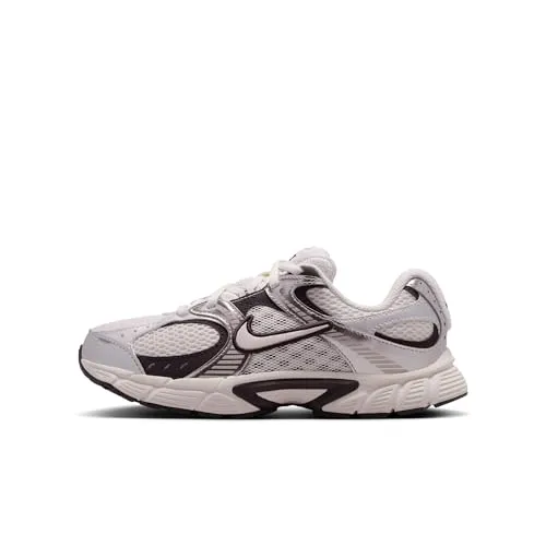 Nike V5 RNR GS Sneaker Kinder – Größe 37 1/2 in phantom-phantom-moon particle - Moderne Kinder-Sneaker mit 3D-Effekt und atmungsaktivem Mesh. Strapazierfähige Synthetik-Überzüge sorgen für Langlebigkeit. Ideal für aktive Kids, die Komfort und Stil lieben.