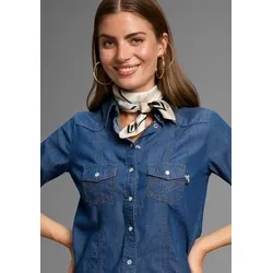 Laura Scott Nickituch mit großem Milfleur Muster