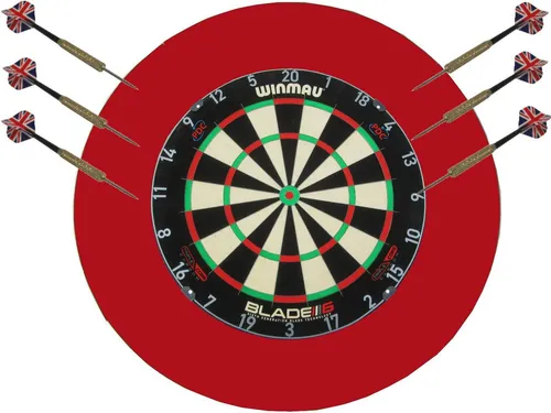 Winmau Blade 6 Triple Core Dartscheibe mit Carbon Surround und Dartpfeilen
