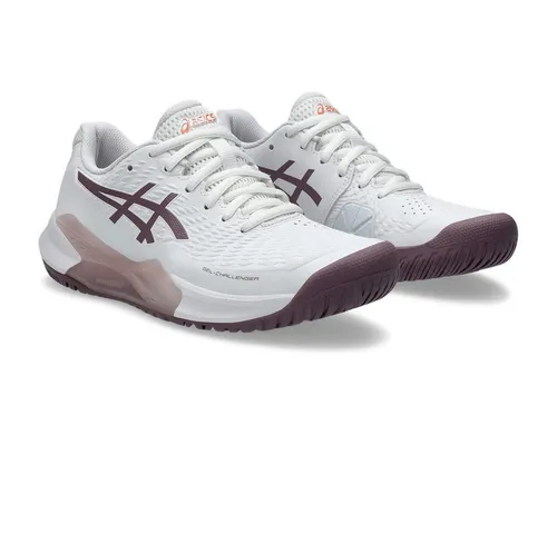 Asics GEL-CHALLENGER 14 INDOOR Tennisschuh in Weiß/Dusty Mauve - Der Asics GEL-CHALLENGER 14 INDOOR bietet optimalen Halt und Stabilität für Hallenspieler. Mit innovativer DYNAWING-Technologie und strapazierfähiger Außensohle bist du bereit für schnelle Bewegungen und präzise Schläge.
