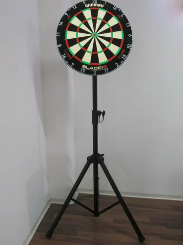 Winmau Blade 6 Triple Core PDC Dartboard mit Dartständer