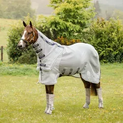 Horseware Rambo Protector Plus Ekzemerdecke - Extrem robuste Fliegendecke mit abnehmbarem Halsteil für optimalen Insektenschutz. Bietet bis zu 70% UV-Schutz und gute Atmungsaktivität – ideal für empfindliche Pferde.