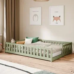 Kids Collective Kinderbett Bodenbett 140x200 cm mit Rausfallschutz - Grün - Dieses praktische Bodenbett bietet kindgerechte Sicherheit und fördert die Selbstständigkeit. Die niedrige Bauweise erleichtert den Ein- und Ausstieg, während stabile Gitterelemente Geborgenheit und Schutz im Schlaf gewährleisten.