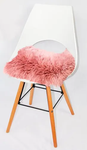 Heitmann Felle Stuhlkissen Lamm 44x44 cm - Eckige Sitzauflage aus 100% Lammfell, weich und kuschelig, ideal für eine behagliche Atmosphäre. Waschbar und erhältlich als 2er oder 4er Set in stilvollem Lila.
