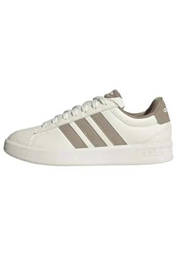 adidas Damen Grand Court 3.0 Schuhe, Off White/Trace Khaki, 39 1/3 EU - Bequeme Sneaker für jeden Tag - Stylische Damen Sneakers mit regulärer Passform und Schnürsenkeln. Die CLOUDFOAM Technologie sorgt für ein angenehmes Tragegefühl und hervorragende Dämpfung.