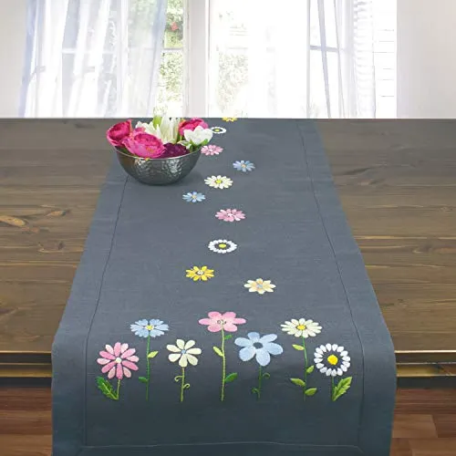 Stickpackung Blümchen, Tischläufer Set vorgezeichnet zum Sticken, Stickset mit Plattstich und Stielstich zum Selbersticken