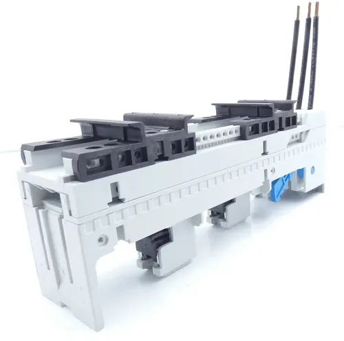 Wöhner Sammelschienenadapter 32400 - Adapter für EMC-Busbar mit 25A, ideal für effiziente Stromverteilung in Schaltschränken, einfach zu installieren und kompatibel mit verschiedenen Schienenbreiten.