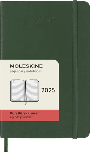 MOLESKINE Buchkalender 2025 - Weicher Einband in Grün, A6 - Kalender mit 12 Monaten und Tagesansicht, ideal für kreative Planer, die Wert auf Stil und Funktion legen.
