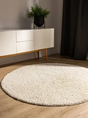 benuta Hochflorteppich Soho 80x150 cm - Pflegeleichter Kunstfaser-Teppich in Cream - Der benuta Hochflorteppich Soho vereint modernes Design und pflegeleichte Eigenschaften. Ideal für Wohnzimmer und Schlafzimmer, sorgt er für eine gemütliche Atmosphäre und ist strapazierfähig für langanhaltenden Einsatz.