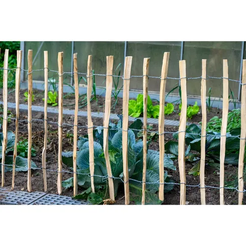 Staketen-Zaun Haselnuss Beetumrandung Steck-Zaun Holz Rollzaun 500 cm - Gartenzäune aus robustem Holz, ideal zur stilvollen Umrandung Ihrer Beete mit einer Höhe von 90 cm und einem natürlichen Look.