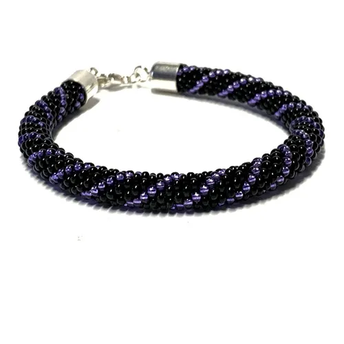 Tolles Häkelarmband Schwarz Lila mit 925/- Sterling Silber Verschluss - Elegantes Armband aus 925 Sterling Silber, in modernem Design und verstellbar. Ideal als Geschenk für Frauen zu besonderen Anlässen oder für den täglichen Stil.