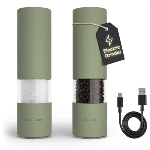 LARS NYSØM Elektrische Salz- und Pfeffermühle im 2er Set - Edelstahl mit einstellbarem Keramik-Mahlwerk - Elegantes 2er Set elektrischer Gewürzmühlen aus Edelstahl mit extern einstellbarem Keramik-Mahlwerk. USB-C wiederaufladbar und mit LED-Licht für präzises Würzen - ideal für jeden Tisch.