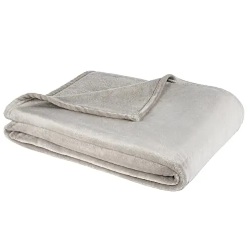 Hometex Premium Textiles Cashmere Touch Kuscheldecke 150 x 200 cm – Hellgrau - Kuschelig weiche Hochflor-Flausch-Decke für gemütliche Abende. Ideal als Geschenk und für entspannte Stunden auf dem Sofa. Geprüfte Qualität nach ÖKO-TEX STANDARD 100 – sicher und schadstofffrei.
