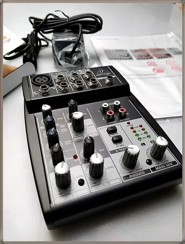 Behringer XENYX 502 Premium 5-Input 2-Bus Mixer mit Mic Preamp & British EQ
