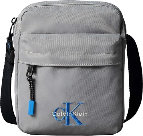 Calvin Klein Bold Logo Umhängetasche (Cloudburst) von Calvin Klein