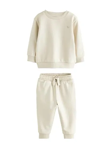 Next Jungen Jogginghose und Sweatshirt Set mit Logo – Ecru Off White 18 Monate - Stylisches Streetwear-Set für Jungen, ideal für Freizeit und Spiel, mit coolem Logo-Design der englischen Marke NEXT.