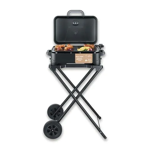 SEVERIN Elektro Outdoor BBQ Grill PG 8598 mit Stand und Haube - Schwarz - Kompakter Elektrogrill PG 8598 mit 45 x 30 cm Grillfläche. Ideal für Fleisch und Gemüse. Die langlebige keramische Beschichtung sorgt für einfache Reinigung, während der Deckel mit Thermometer optimale Temperaturkontrolle bietet.