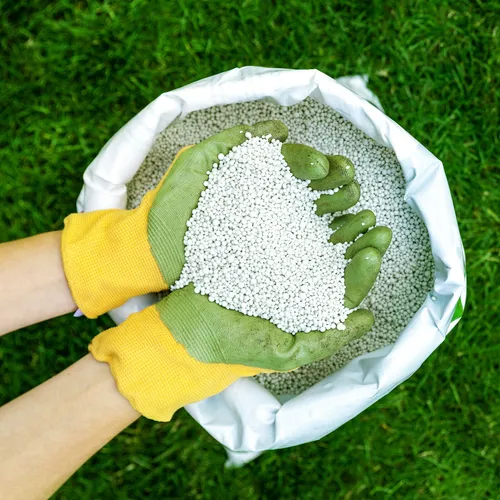 Rasenkalk 25 kg - Optimaler Dünger für den Herbstdünger - Dünger für alle Pflanzenarten mit Langzeitwirkung, ideal zur Vorbereitung des Rasens vor der Winterperiode, 25 kg Sack für eine effektive Herbstdüngung.