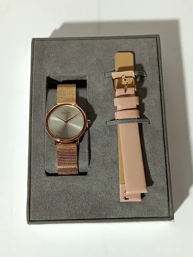 Bering Analog Quarz Damen Armbanduhr Rosegold 15729-960 - Elegante Damen Armbanduhr aus Edelstahl in Roségold, 29 mm Gehäusegröße und Quarzwerk für präzise Zeitmessung. Perfekt für jeden Anlass!