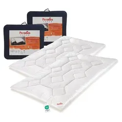 Paradies Halia Ganzjahresbett 135x200 - Warme Bettdecke - Bettdecken Set mit Paradies Highloft® Fasertechnologie für kuscheliges Volumen. Allergiker geeignet, hautsympathisches Baumwoll-Gewebe mit Aloe Vera-Veredelung, waschbar bis 60°.