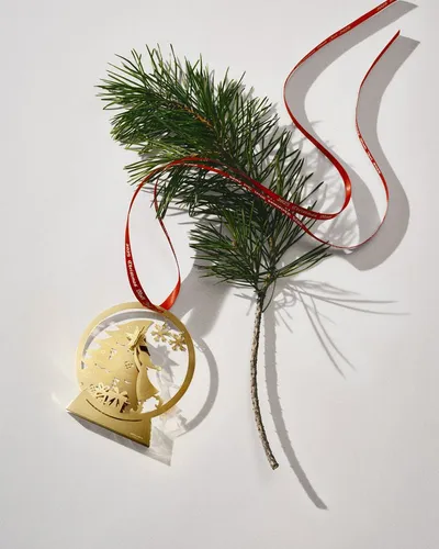 Georg Jensen Christbaumschmuck Collectibles 2025 - Exquisite Weihnachtsglocke 2025 von Georg Jensen, vergoldet. Ein charmantes Sammlerstück, das dänische Hygge verkörpert und festliche Stimmung in jedes Zuhause bringt. Perfekt als Geschenk oder zur Bereicherung Ihrer Sammlung.