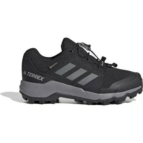 ADIDAS Kinder TERREX GORE-TEX Wanderschuh - Wanderschuhe für Kinder mit robustem Obermaterial und strapazierfähiger Außensohle. Das GORE-TEX Futter garantiert trockene Füße und Sicherheit auf jedem Abenteuer.