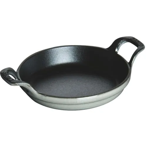 STAUB Gusseisen Ofenform rund mit 2 Griffen, 12 cm - Serviergeschirr für energiesparendes Kochen auf allen Herdarten, inklusive Induktion. Ideal zum Zubereiten und stilvollen Servieren von Aufläufen und Gratins.