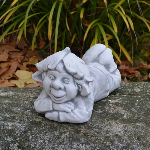 gartendekoparadies.de Gartenfigur Gnom Kleiner Faulpelz, Steinfigur Wichtel, H. 18 cm, 6 kg, Frostsicher