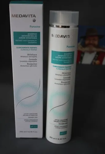 Medavita Puroxine Anti-Schuppen Shampoo 250ml - Shampoo zur Bekämpfung von Schuppen mit antiseptischer Myrrhe, pH 5.5. Reinigt sanft und sorgt für glänzendes, gesundes Haar. Ideal für alle Schuppentypen.