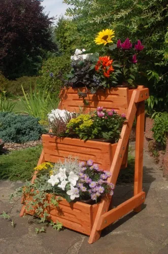 Blumentreppe aus Holz, braun, Pflanzleiter - Stabile Blumenleiter aus behandeltem Holz für dekorative Pflanzenpräsentation. Ideal für Garten und Balkon, schafft einen ansprechenden Blickfang.