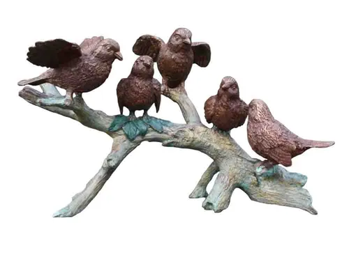 Bronzeskulpturen 5 Vögel auf Ast - Handgefertigte Gartenfigur - Hochwertige Bronze Skulptur von 5 Spatzen auf Ast, meisterhaft im Wachsschmelzverfahren gefertigt. Ein zeitloses Kunstwerk, das Ihren Garten verschönert und lange begeistert.