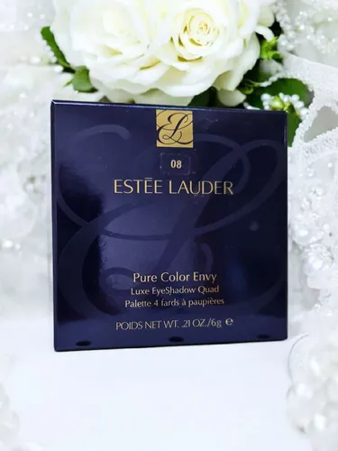Estée Lauder Pure Color Envy Luxe EyeShadow 08 Quad Wild Earth - Lidschatten in der Farbe Wild Earth 08, bietet intensiv pigmentierte Farben für ein strahlendes Augen-Make-up und eine langanhaltende, luxuriöse Textur.