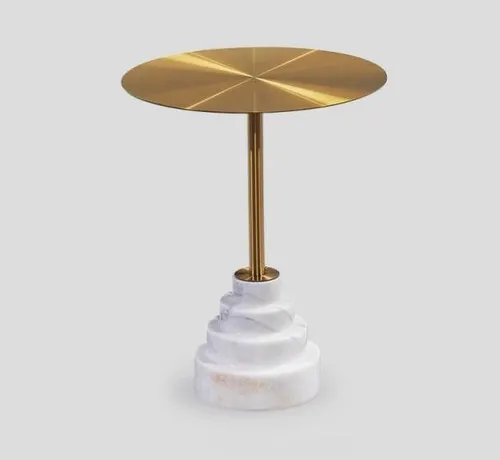 Moderner Beistelltisch aus Metall in Gold - Eleganter Beistelltisch für das Wohnzimmer. Mit einem Durchmesser von 40 cm und einer Höhe von 55 cm passt er perfekt in moderne Wohnräume. Einfach zu reinigen und mit 2 Jahren Garantie.