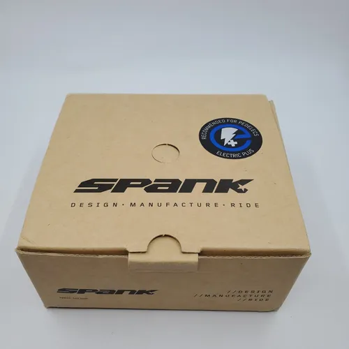 Spank Pedales Spike Reboot Green Fahrradpedale - Robuste Fahrradpedale aus geschmiedeter Aluminiumlegierung, ideal für Mountainbiking und E-Bikes. Maximieren Sie Ihre Leistung mit 20 vormontierten Stiften für perfekten Halt.