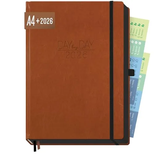 Häfft® Organizer Day by Day Maxi 2026 A4 “Cognac” - Nachhaltiger Terminplaner mit Ledereinband - Terminkalender für 2026 im XL-Format mit 1 Tag pro Seite, ideal für Teamtreffen und To-dos. Hochwertige Ausstattung und klimafreundliches Papier für umweltbewusste Planung.