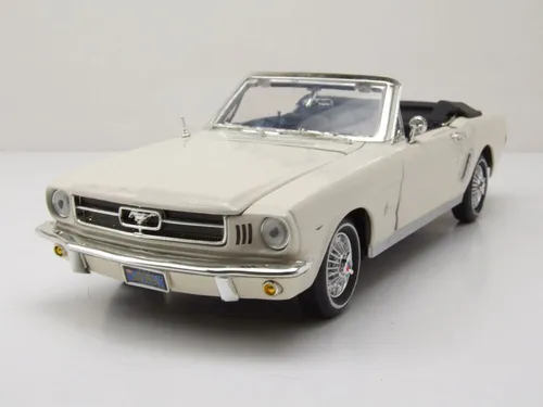 Ford Mustang Cabrio 1964 1/2 weiß Modellauto 1:18 - Detailgetreues 1:18 Modell des Ford Mustang Cabrio 1964, mit OVP und beweglichen Hauben und Türen. Perfekt für Sammler und Fans klassischer Fahrzeuge.