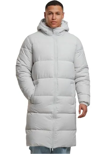 Urban Classics Herren Wintermantel Long Puffer Coat - Der Long Puffer Coat für Herren bietet langanhaltende Wärme und einen modischen Look. Mit strapazierfähigem Material und integrierter Kapuze ist er der perfekte Begleiter für kalte Wintertage.