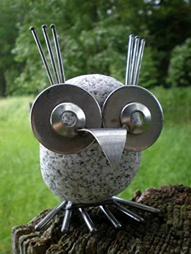 Manufaktur Lichtbogen Edelstahlvogel Eule - Einzigartige Gartendekoration - Edelstahl Eule als wetterfeste Gartendeko, handgefertigt in Deutschland. Jedes Stück ist ein Unikat aus Edelstahl und Granit, ca. 14 cm groß – ideal für individuelle Gartenakzente.