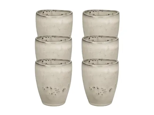 broste Copenhagen Nordic Sand Espresso Becher Set 6 Stück - Elegantes Set von 6 Espresso Bechern (0,1 l) aus der Nordic Sand Kollektion, ideal für stilvolle Kaffeepausen und besondere Anlässe.