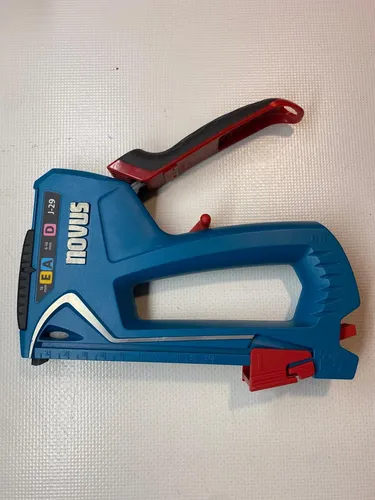 Novus-Tools Handtacker J-51 Set mit 1200 Klammern - Sonstige Handwerkzeuge, inkl. 1200 Klammern, einstellbare Schlagstärke für schonendes Arbeiten und ergonomischer Softgrip für hohen Komfort.