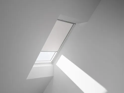 VELUX Verdunkelungsrollo manuell DKL UK04 1025S - Weiß - Rollos & Raffrollos, idealer Lichtschutz für Schlafzimmer und Wohnräume, sorgt für absolute Dunkelheit und Privatsphäre.