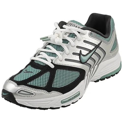 Nike Air Pegasus 2005 Herren Sneaker - Metallic Silber-Bicoastal - 42.5 EU - Stylischer und bequemer Sneaker aus der AIR PEGASUS 2005 Linie, ideal für den Alltag und Berufskleidung. Mit atmungsaktivem Textil-Obermaterial und Gummisohle für optimalen Komfort.
