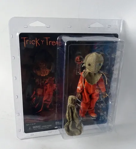 NECA Trick-r-Treat - Sam Clothed Actionfigur - Action- & Spielfiguren, detailgetreue Sam Figur aus dem Kultfilm für Sammler und Fans.