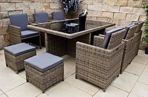 Ragnarök-Möbeldesign Premium PolyRattan Gartenmöbel Set - Hochwertige Aluminium Essgruppe mit 8 Jahren Garantie. Robuste, rostfreie Möbel für Ihren Garten, ideal für gesellige Abende im Freien.