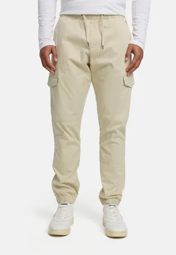 Indicode Herren Jogger-Pant INPillus mit elastischem Bund - Die Indicode Jogger-Pant INPillus vereint sportlichen Komfort und modernen Stil. Der elastische Bund und Kordelzug sorgen für eine optimale Passform, während die praktischen Cargo-Taschen Stauraum für deine Essentials bieten.