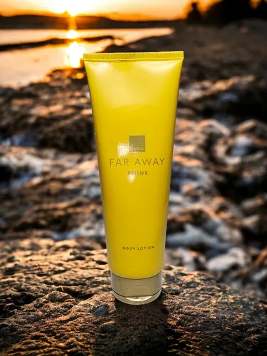 Avon FAR AWAY SHINE Parfum Körperlotion Rose Moschus Vanille Veilchen Tonkabohne