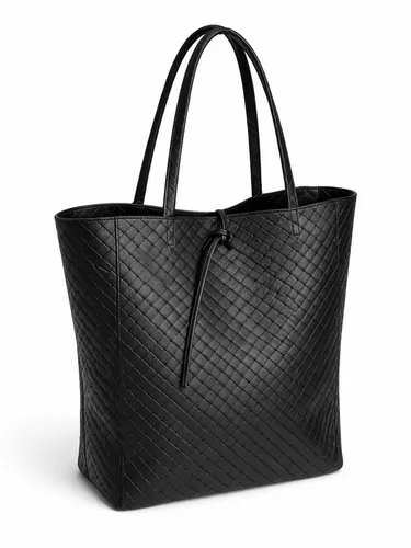 COLLEZIONE ALESSANDRO Schultertasche Flecht aus Rindsleder, Made in Italy - Stilvolle Schultertasche aus feinem Rindsleder mit markanter Flechtoptik. Perfekt für Alltag und Büro, bietet sie großzügigen Stauraum und hohen Tragekomfort dank doppeltem Henkel. Italienische Handwerkskunst trifft auf modernes Design.