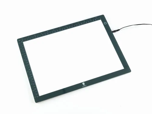Wafer 1 Lightbox - Stehleuchten - Ultraheller, ultraflacher LED-Leuchtkasten mit dimmbarer Helligkeit und praktischer Markierungshilfe für präzises Durchpausen auf Papier und Stoff.