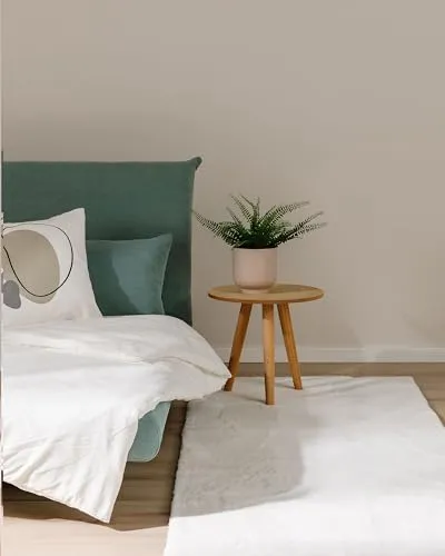 benuta Basic Kunstfaser Fellteppich Furry - Creme 70x200 cm - Teppich für Wohnzimmer und Schlafzimmer, mit anti-rutsch Rückseite, maschinenwaschbar und ideal für Fußbodenheizung – der perfekte, tierfreundliche Begleiter für ein gemütliches Zuhause.